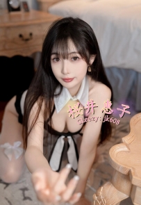 米娜個性超騷超主動，小巧身材卻擁有無敵的誘惑力。她總是大膽積極地貼近你，用甜膩