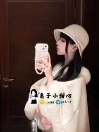 凜子真的很像鄰家小妹妹，第一眼就覺得軟軟的、想抱住保護她。她皮膚白嫩、笑起來害羞