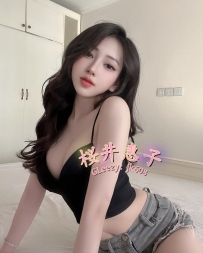 外表像是高冷秘書，實際是會讓你失控的壞女人。細腰長腿＋超兇E奶，看起來冷，其實超