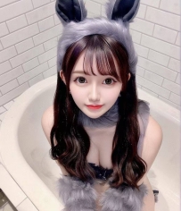 身長: 155 cm 年齢: 20 カップサイズ：Gカップ 体重: 45 kg